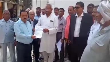 जौनपुर: कानपुर देहात में विश्वकर्मा परिवार को न्याय दिलाने के लिए कलेक्ट्रेट में विश्वकर्मा समाज ने डीएम को दिया ज्ञापन