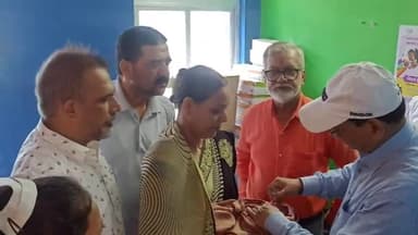 मोतिहारी: मोतिहारी के सदर अस्पताल में सिविल सर्जन ने आइएमआई 5.0 द्वितीय चरण का शुभारंभ बच्चों को ड्रम पिलाकर किया