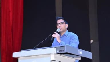 मोतिहारी: राष्ट्रपति के आगमन को लेकर डीएम सभागार में जिलाधिकारी ने पदाधिकारियों के साथ की समीक्षा बैठक