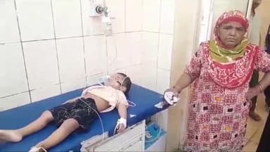 अमरोहा: मोहल्ला बाजार कोट जीने से गिरकर मासूम गंभीर रूप से हुआ घायल जिला अस्पताल में कर भारती डॉक्टर ने हायर सेंटर के किया रेफ़र