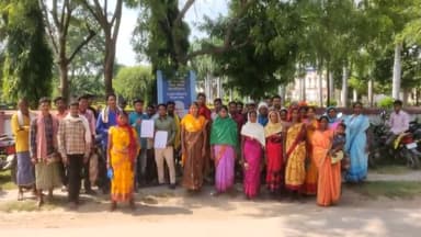 कांकेर: खड़का गांव को पंचायत बनवाने की मांग लेकर जिला कार्यालय पहुंचे ग्रामीण, कलेक्टर से की मुलाक़ात