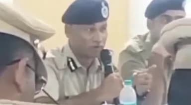जोधपुर: पुलिस लाइन स्थित सरदार पटेल सभागार में नवरात्र पर्व के दौरान व्यवस्थाओं को लेकर पुलिस अधिकारियों ने की बैठक