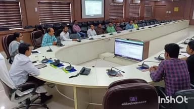 होशंगाबाद नगर: कलेक्ट्रेट में DM व जिला निर्वाचन अधिकारी की उपस्थिति में मीडिया मॉनिटरिंग सेल के दल प्रभारी को दिया गया प्रशिक्षण