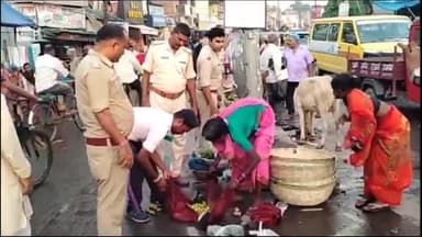 दरभंगा: दरभंगा पुलिस व नगर निगम की टीम ने लोहिया चौक से अतिक्रमण हटवाया