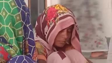 मंझनपुर: निगहा गाँव में मिट्टी का टीला ढहा; नवरात्र की तैयारी के लिए चिकनी मिट्टी निकालने गई बुजुर्ग महिला की मौत; पोती भी घायल