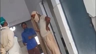 मंझनपुर: टेवा स्थित पोस्टमार्टम हाउस में लाश की सौदेबाजी का वीडियो वायरल,स्वीपर ने परिजनों से लिए ₹800,सीएमओ ने दिए जांच के आदेश