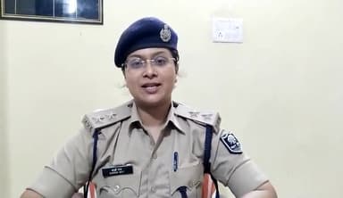 गोपालगंज: भठवा मोड़ के पास से वाहन जांच के दौरान दो बाइकों और कार से शराब की गई बरामद- साक्षी राय, थानाध्यक्ष सह प्रशिक्षु DSP