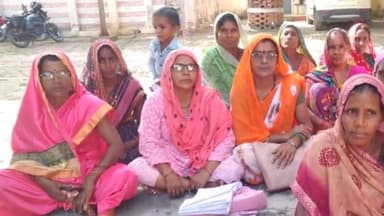 मंझनपुर: अलीपुरजीता सहित कई गांवों की दर्जनों महिलाओं ने BDO से की आवास व शौचालय की मांग