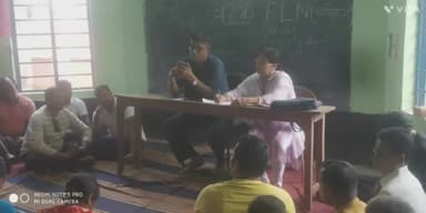 मनसाही:- प्रखंड संसाधन केंद्र मनसाही में शिक्षा सेवक/शिक्षा सेवक के तालिमी मरकज के साथ डीपीओ सह प्रभारी बीईओ ने की बैठक