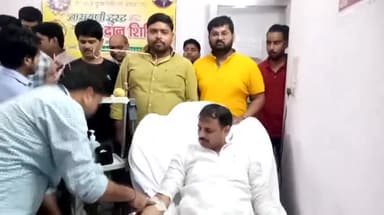 इटावा: सपा संस्थापक मुलायम सिंह की पुण्यतिथि पर जिला अस्पताल में नारायणी ट्रस्ट द्वारा रक्तदान शिविर का किया गया आयोजन