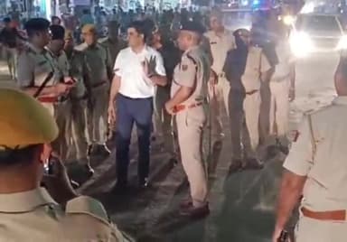 सवाई माधोपुर: बजरिया में विधानसभा चुनाव 2023 को मद्देनजर रखते हुए आदर्श आचार संहिता की पालना में निकाला गया फ्लैग मार्च