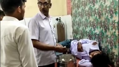 इकौना: इकौना वीरपुर मार्ग केशवपुर के पास ब्रेकर से उछलकर गिरकर बाइक सवार दो लोग हुए घायल एक जिला अस्पताल रेफर