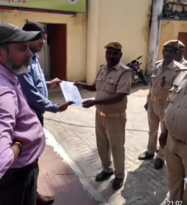 मड़ियाहू: जिलाधिकारी को विज्ञप्ति देकर मडियाहू के पीआरडी के जवानों ने की 100% ड्यूटी लगाए जाने की मांग