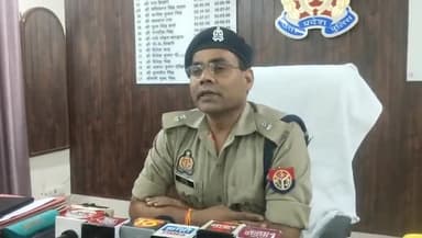 झांसी: चिरगांव में ट्रेन की पटरी पर छात्रा की मौत मामले में एसपी ग्रामीण गोपीनाथ सोनी ने कहा- जांच के बाद की जाएगी कार्रवाई