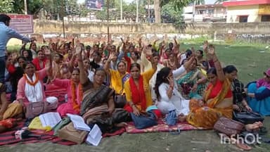 बहराइच: कलेक्ट्रेट स्थित धरना स्थल पर आंगनवाड़ी कर्मचारी संघ संयुक्त मोर्चा का अनिश्चितकालीन धरना जारी