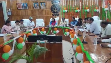 बहराइच: कलेक्ट्रेट सभागार में जिलाधिकारी की अध्यक्षता में संपन्न हुई जिला शांति समिति की बैठक