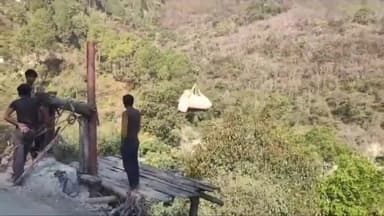 देवाल: ओडर गांव के ग्रामीण एक दशक बाद भी हाइड्रो ट्रॉली के सहारे कर रहे आवागमन