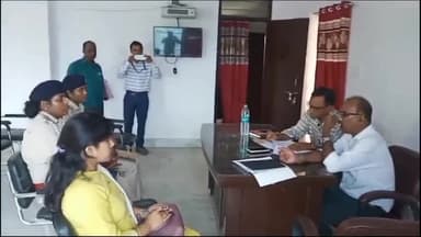 अरेराज: अरेराज प्रखंड कार्यालय के सभागार में प्रखंड एवं अंचल स्तरीय विकास व राजस्व समन्वय समिति की बैठक हुई संपन्न