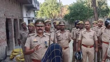 चायल: मोहद्दीनपुर गौस गांव में तिहरे हत्याकांड में फरार अभियुक्त पर की गई धारा 82 की कार्रवाई, घर पर नोटिस किया गया चस्पा