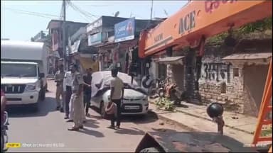 पन्ना: नगर मे यातायात पुलिस द्वारा विशेष अभियान के तहत स्थाई रूप से पार्क वाहन चालकों पर की चलानी कार्यवाही।