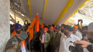 जोशीमठ: श्री हेमकुंड साहिब के कपाट को आज दोपहर 1:30 बजे किया गया बंद, कपाट बंद होने पर की गई फूलों की वर्षा