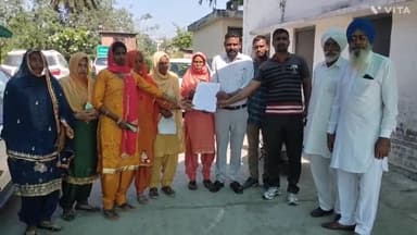 अम्बाला: उपायुक्त कार्यालय पर रवालों निवासी लोगों ने स्कूल की जर्जर इमारत की मरम्मत हेतु दिया ज्ञापन