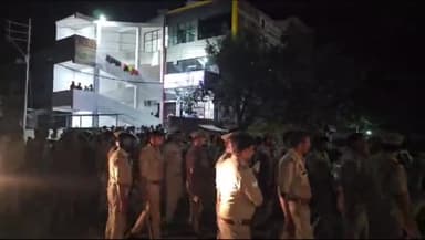 जौनपुर: सीहीपुर में अस्पताल में हंगामा डॉक्टरों पर भी रोड जाम करने का आरोप