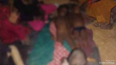 लालगंज: पगार मौजा में दो बच्चों की तालाब में डूबने से हुई मौत के बाद परिजनों को सीओ ने समझाते हुए शव को भेजा पोस्टमार्टम हाउस