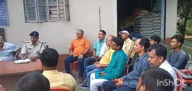 कृत्यानंद नगर: के नगर थाना परिसर में थानाध्यक्ष द्वारा दुर्गा पुजा को लेकर शांति समिति की बैठक का हुआ आयोजन