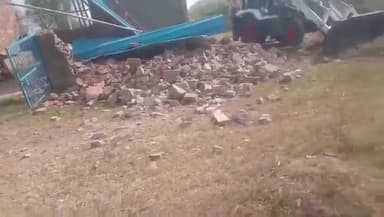 थानागाजी: प्रशासन ने थानागाजी क्षेत्र के दौलतपुरा में गोचर भूमि पर बने अतिक्रमण को हटाया