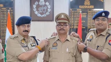 मंझनपुर: पुलिस कार्यालय में उपनिरीक्षक के पद पर पदोन्नत हुए 22 मुख्य आरक्षियों के कंधों पर SP ने स्टार लगाकर किया उत्साहवर्धन