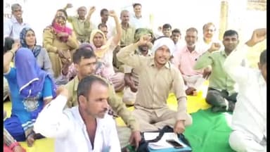 बाढड़ा: सफाईकर्मियाें ने बाढ़ड़ा BDPO कार्यालय पर धरना देकर सरकार के खिलाफ की नारेबाजी,16 अक्टूबर तक हड़ताल जारी रखने की दी चेतावनी