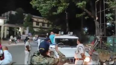 होशंगाबाद नगर: शहर के विभिन्न क्षेत्र में देर रात चुनाव आचार संहिता लागू करने हेतु पुलिस आरटीओ विभाग द्वारा लगातार चेकिंग एवं पैदल ब्रा