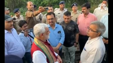 बक्सर: बक्सर सांसद सह केंद्रीय राज्य मंत्री अश्वनी चौबे पहुंचे रघुनाथपुर स्टेशन ट्रेन दुर्घटना स्थल का किया निरीक्षण दिए निर्दश