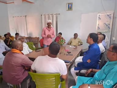 बिक्रमगंज: शाहाबाद महोत्सव को लेकर डा. नागेन्द्र झां महिला महाविद्यालय बिक्रमगंज के प्रांगण में गुरुवार को की गई एक बैठक