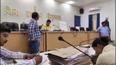 बेगूसराय: कारगिल भवन में मद्द निषेध विभाग द्वारा 11 वाहनों की हुई नीलामी, अधीक्षक मद्द निषेध रहे मौजूद