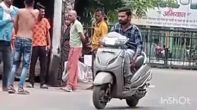 होशंगाबाद नगर: नर्मदापुरम में नगर पालिका परिषद के समीप दो युवकों के बीच हुई मारपीट, वीडियो हुआ वायरल