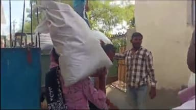 गोरखपुर: नगर निगम प्रवर्तन दल की टीम ने 41 कुंतल अवैध पॉलिथीन महेवा मंडी से किया बरामद प्रवर्तन दल अधिकारी ने दी जानकारी