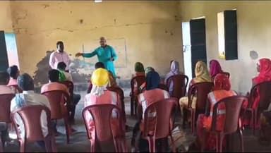 सोनभद्र बंशी सुर्यपुर: खड़ासीन पंचायत के सामुदायिक भवन में पंचायत क्षेत्र के सभी स्वच्छता कर्मियों को किया गया प्रशिक्षित