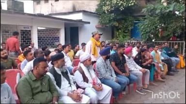 कोतवाली थाना परिसर में आगामी त्यौहार को लेकर शांति समिति की बैठक हुई अयोजित सिटी मजिस्ट्रेट सहित अन्य अधिकारी रहे मौजूद