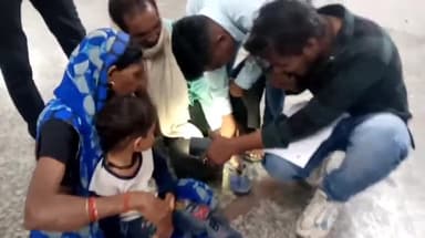 इटावा: कराईपुरा गांव में बकरियों को बांधते समय पशुपालक को सांप ने काटा, हालत बिगड़ने पर जिला अस्पताल में कराया गया भर्ती