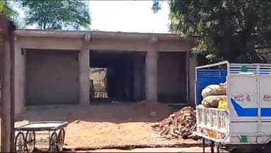 लिधौरा: बम्होरी खास में सरपंच द्वारा शासकीय प्राथमिक स्कूल व रसोई को तोड़कर बनाई जा रहीं दुकानें, उप सरपंच ने की सीईओ से शिकायत