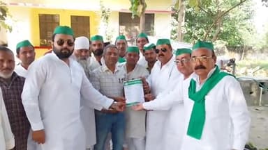 रामपुर: स्वार तहसील क्षेत्र के बिजली घर पहुंच कर भारतीय किसान यूनियन अंबावता के कार्यकर्ताओं ने बिजली की विभिन्न समस्याओं को लेक