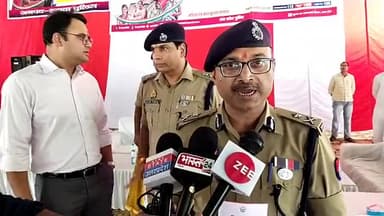 इटावा: सदर इलाके में पहुंचे आईजी प्रशांत कुमार ने कल से शुरू हो रहे नवरात्र को लेकर कहा सुरक्षा व्यवस्था के कड़े इंतजाम रहेंगे