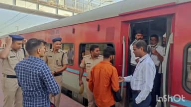 धौलपुर: रेलवे स्टेशन परट्रेन में बिना टिकिट यात्रा कर रहे 138 यात्री पकड़े, वसूला जुर्माना