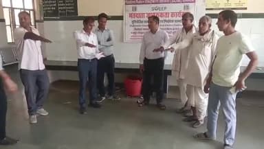 राजगढ़: बूथ लेवल अधिकारियों ने राजगढ़ पंचायत समिति में मतदाताओं को दिलाई शपथ, 2 दर्जन से अधिक मतदाताओं ने लिया भाग