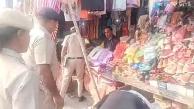 अम्बाला: आगामी त्योहारों के चलते शहर के बस स्टैंड कपड़ा मार्केट में अवैध अतिक्रमण करने वाले दुकानदारों को पुलिस ने दी चेतावनी