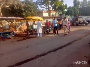 बल्देवगढ़: बल्देवगढ़ मुख्य बस स्टैंड पर नगर परिषद एवं पुलिस के द्वारा अतिक्रमण को मौके पर पहुंचकर हटवाया दुकानदारो को दी हिदायत