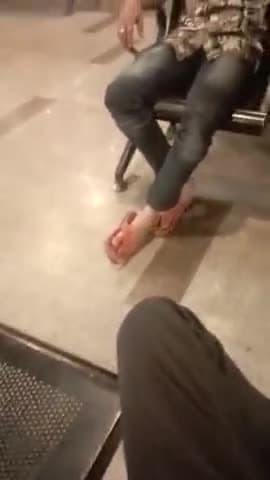 लखनऊ आलमबाग बस स्टॉप पे एक चोर को चोरी करते हुए पकड़ा और स्टाफ के हवाले कर दिया
#lucknoow #lukhnowpulice