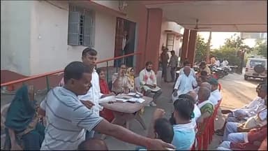 मंसूरचक: शारदीय नवरात्रि के आयोजन को लेकर मंसूरचक थाना परिसर में शांति समिति की बैठक हुई आयोजित, पूजा समिति के सदस्य हुए शामिल